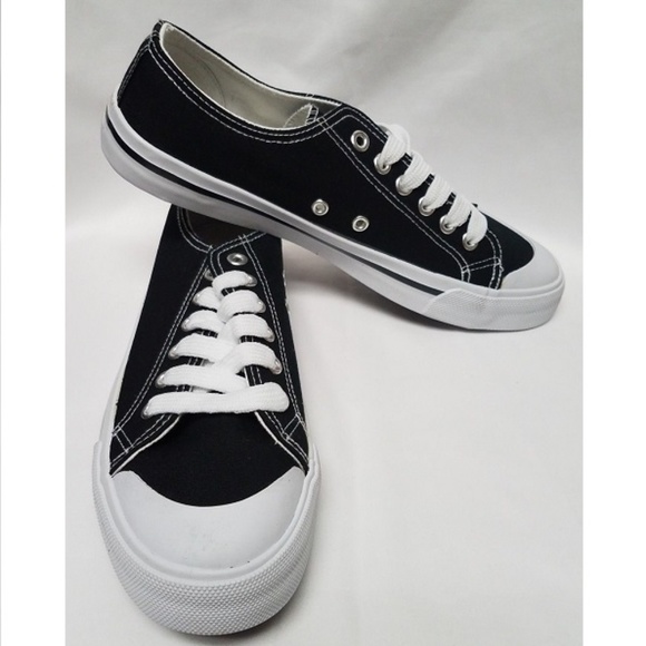 Roebuck & Co Shoes - Women's Low Top Shoes Sneakers CARO Black White